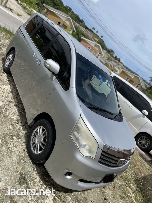 2011 Toyota Noah-6