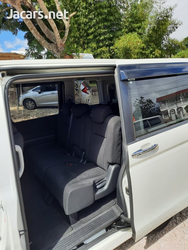Honda Stepwgn Spada 2,0L 2013-11
