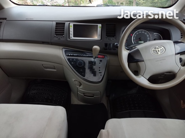 Toyota Isis 1,8L 2011-5