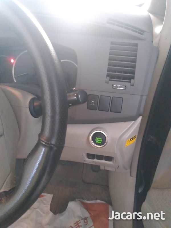 Toyota Isis 1,8L 2014-5