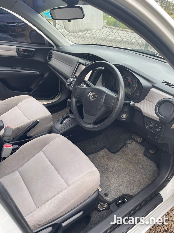 Toyota Axio 1,5L 2014-5
