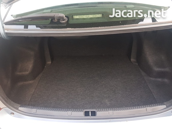 Toyota Axio 1,5L 2014-8