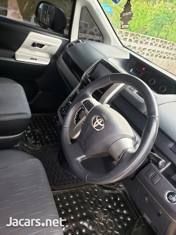 Toyota Noah 2,0L 2011-12