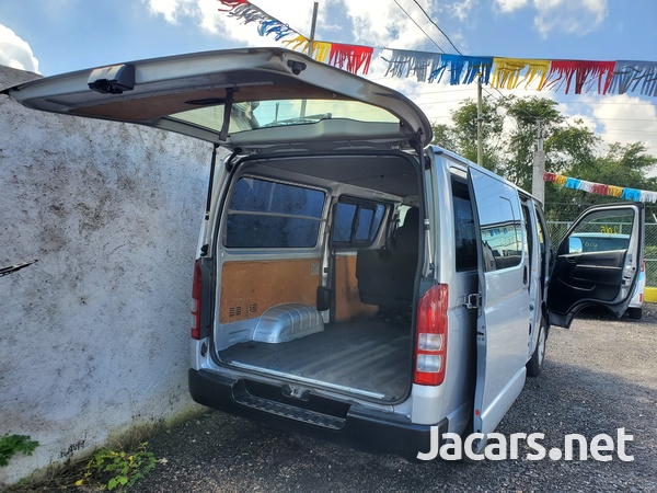 Toyota Hiace 3,0L 2015-8