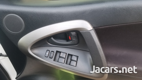 Toyota RAV4 2,0L 2012-9