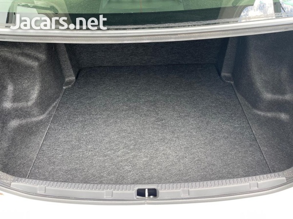 Toyota Axio 1,5L 2017-10