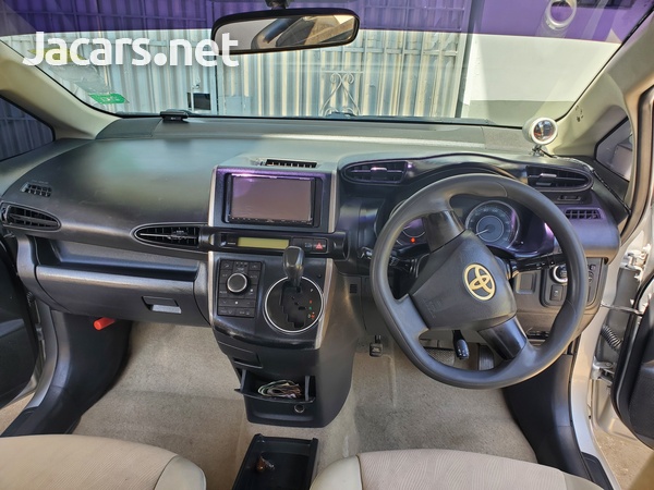Toyota Wish 2,0L 2011-5