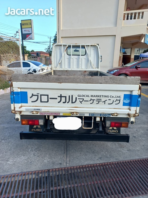 Mitsubishi Fuso Canter-2