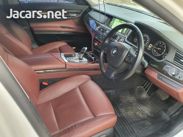BMW 7-Series 2,0L 2013-8