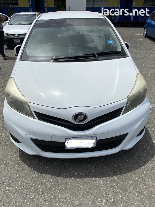 Toyota Vitz 1,5L 2013-1