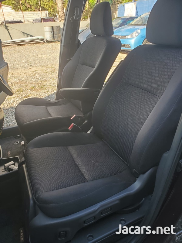 Toyota Wish 1,8L 2013-5