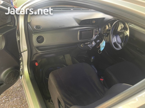 Toyota Vitz 1,3L 2013-3