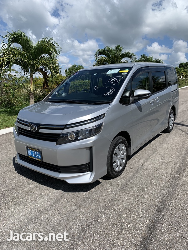 Toyota Voxy 2,0L 2016-2