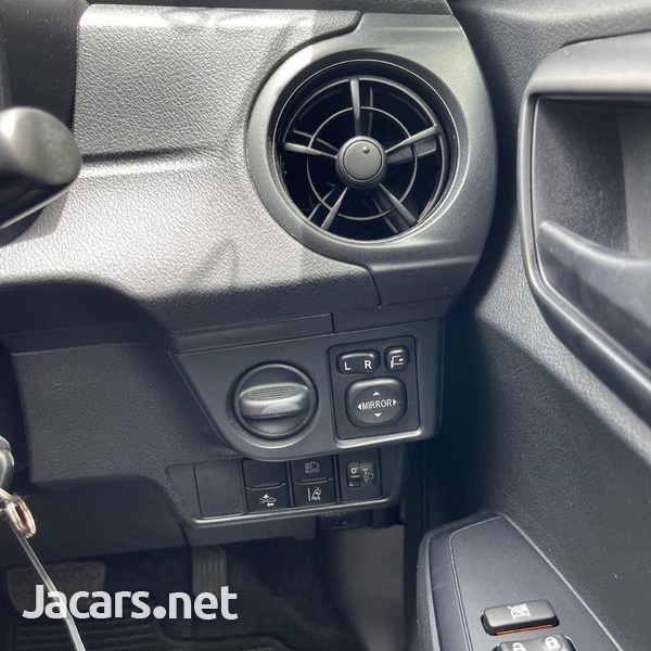 Toyota Axio 1,3L 2017-7