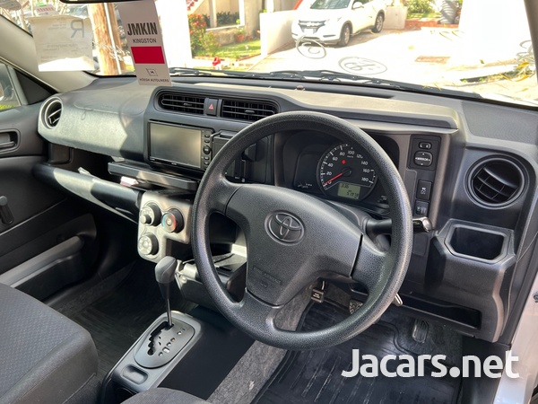 Toyota Probox 1,3L 2018-5