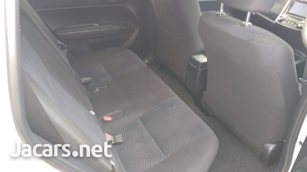 Toyota Fielder 1,8L 2013-6