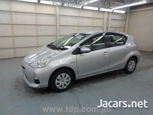 Toyota Aqua 1,5L 2013-1