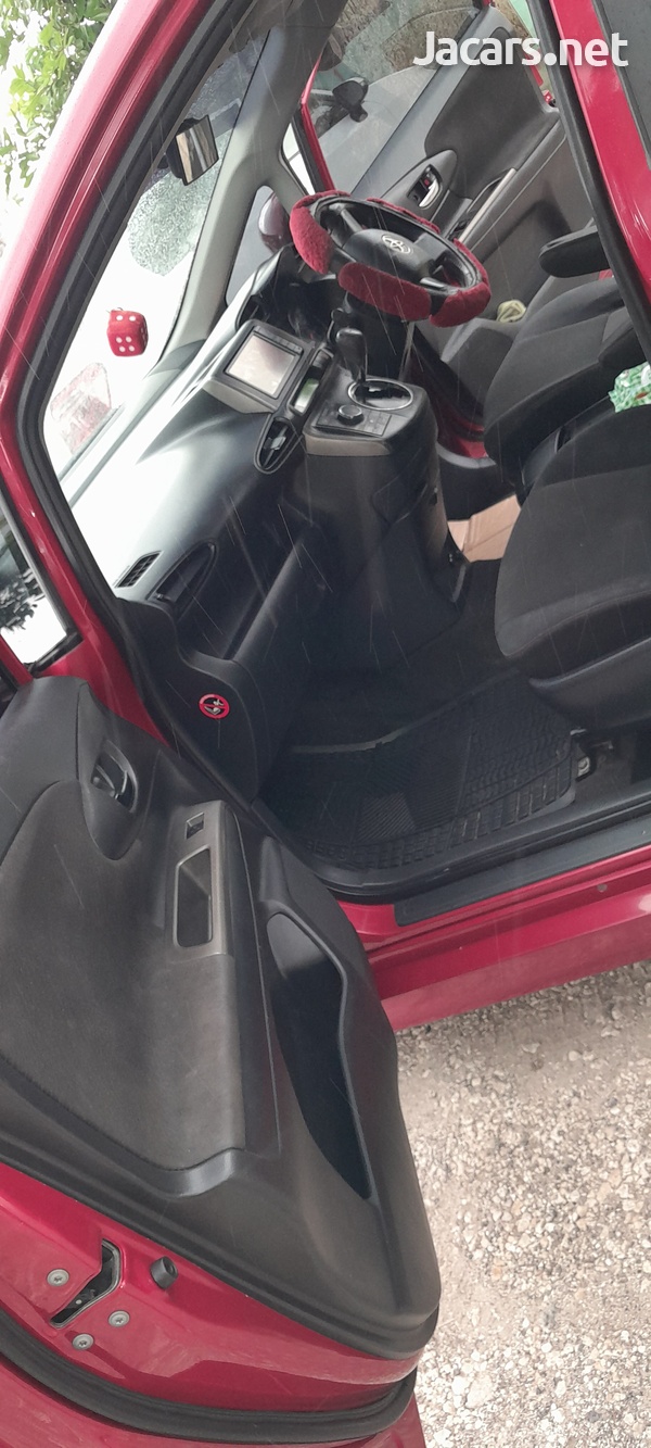 Toyota Wish 2,0L 2011-8