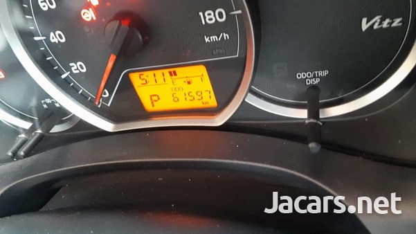 Toyota Vitz 1,3L 2014-8