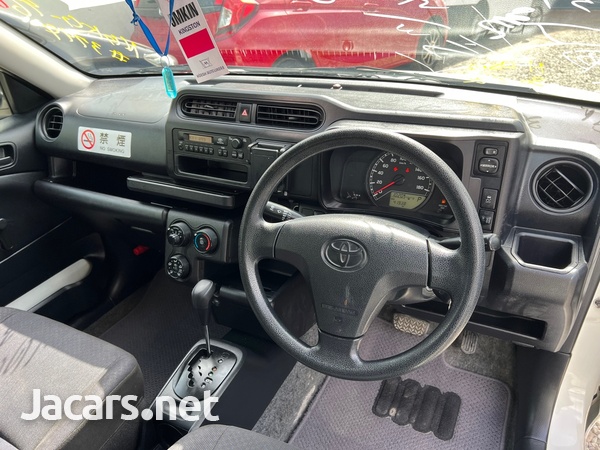 Toyota Probox 1,3L 2018-6