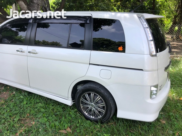 Toyota Isis 1,8L 2013-5