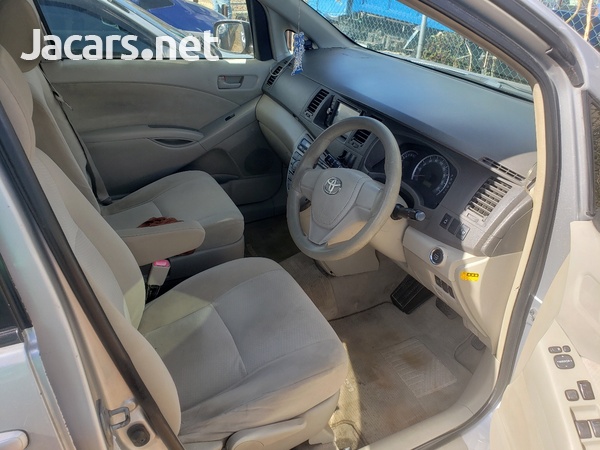 Toyota Isis 1,8L 2012-8