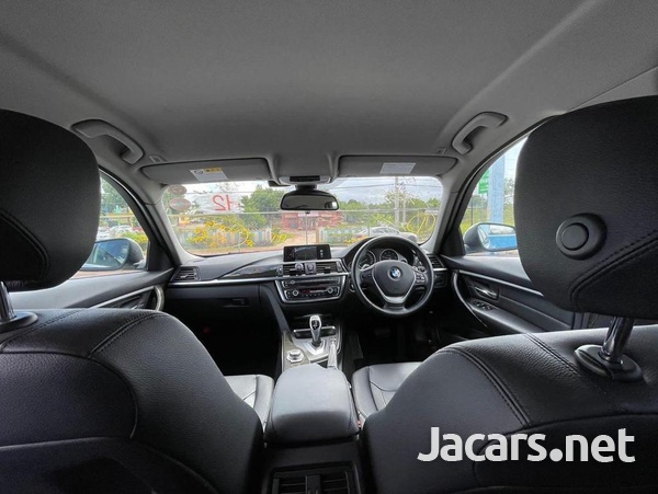 BMW 3-Series 2,0L 2013-5