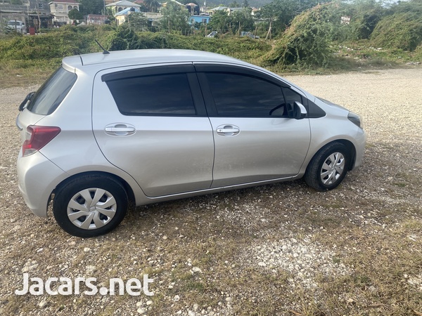 Toyota Vitz 1,0L 2014-3