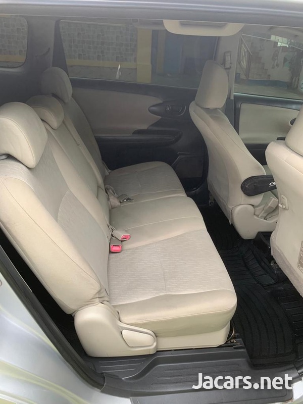 Toyota Wish 1,8L 2012-3