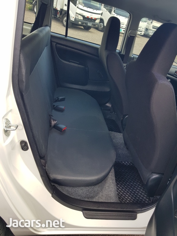 Toyota Probox 1,3L 2018-7