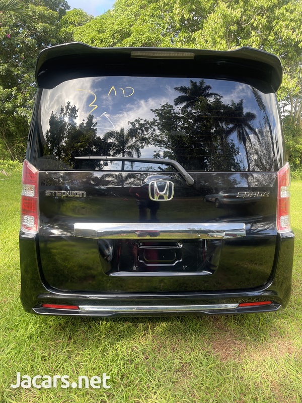 Honda Stepwgn Spada 2,0L 2013-7