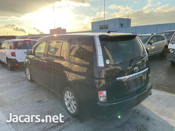 Toyota Isis 1,8L 2012-7