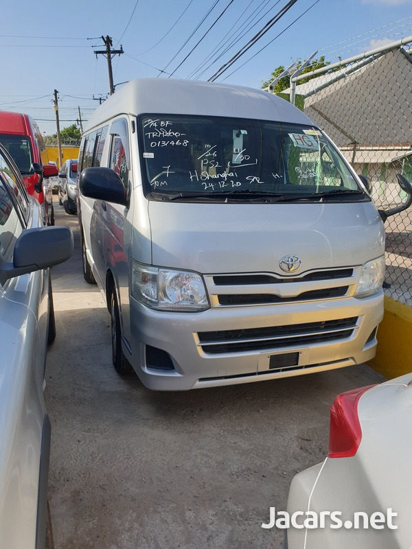 2011 Toyota Hiace Bus-4
