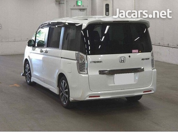 Honda Stepwgn Spada 2,0L 2013-4