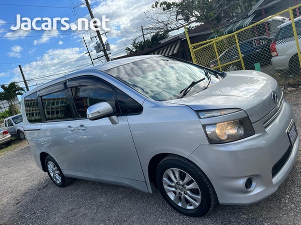 Toyota Voxy 2,0L 2010-1