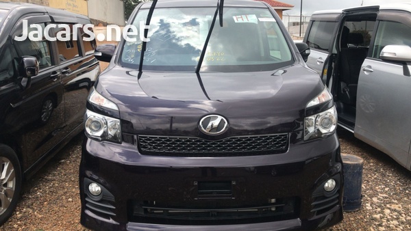 Toyota Voxy 2,0L 2013-2