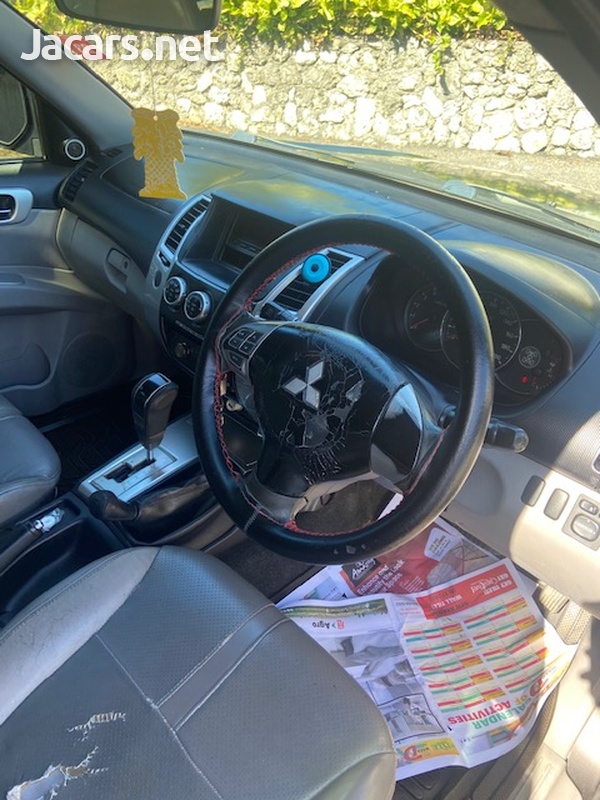 Mitsubishi Montero Sport 2,5L 2012-4