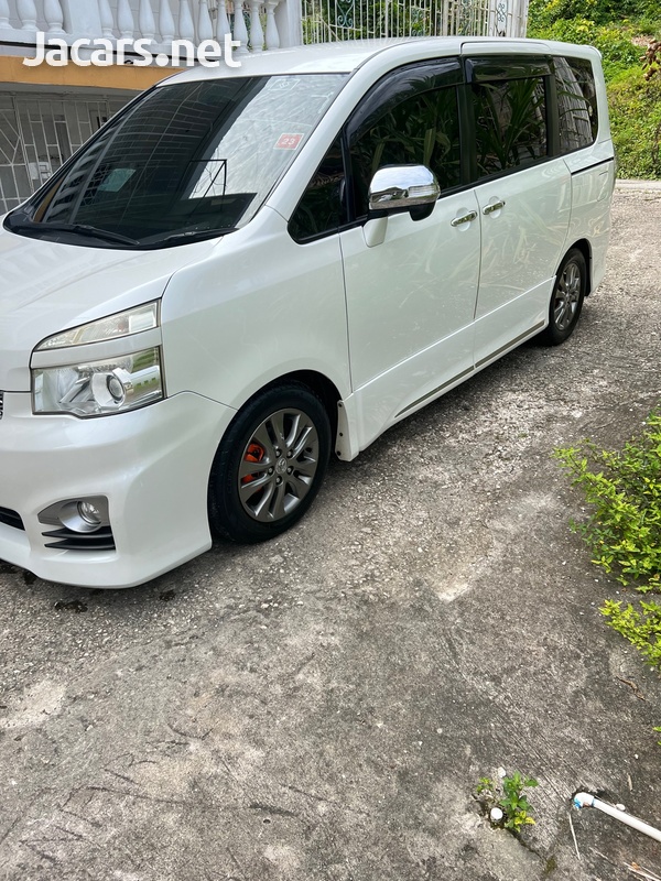 Toyota Voxy 2,0L 2011-2