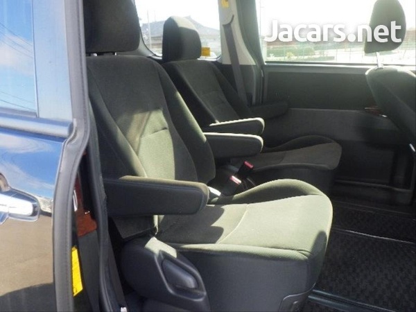 Toyota Noah 2,0L 2013-5
