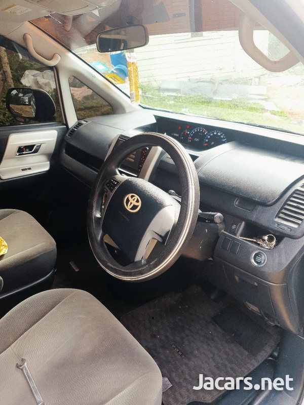 Toyota Noah 2,0L 2011-15