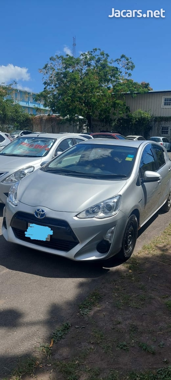 Toyota Aqua 1,5L 2015-3
