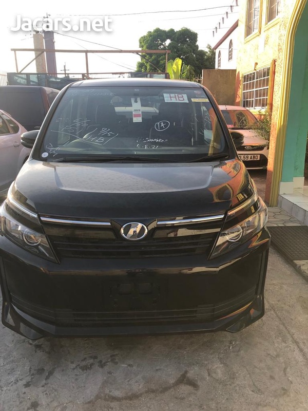 Toyota Voxy 2,0L 2015-2