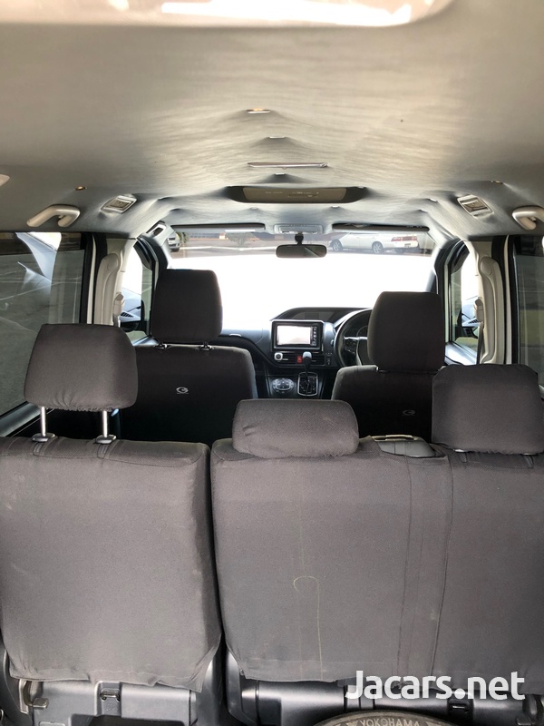 Toyota Noah 2,0L 2016-12