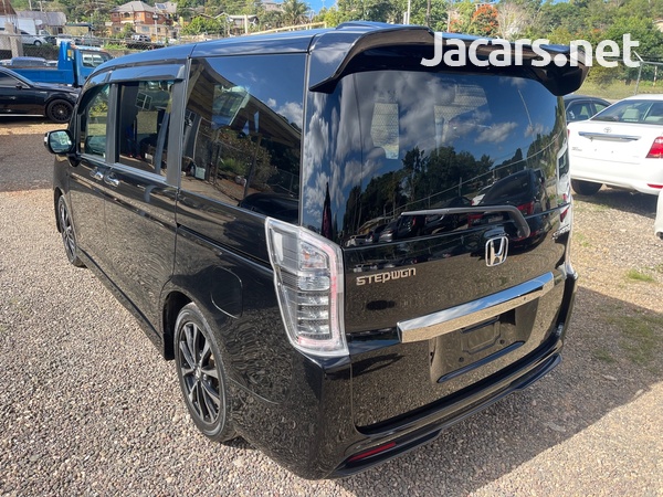 Honda Stepwgn Spada 2,0L 2013-7