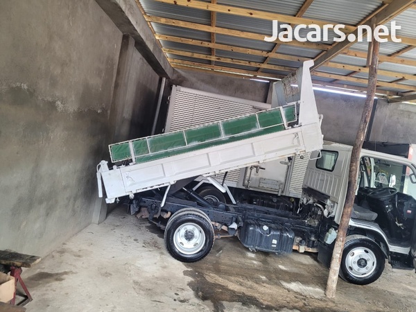 2005 Isuzu Dump Truck-11