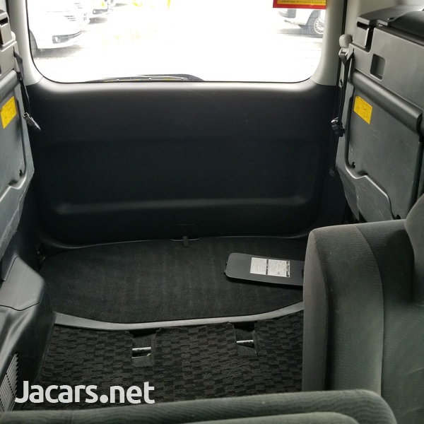 Toyota Noah 2,0L 2012-6