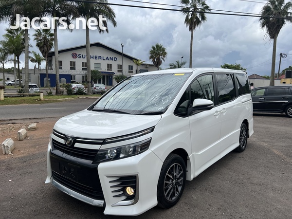 Toyota Voxy 2,0L 2014-1