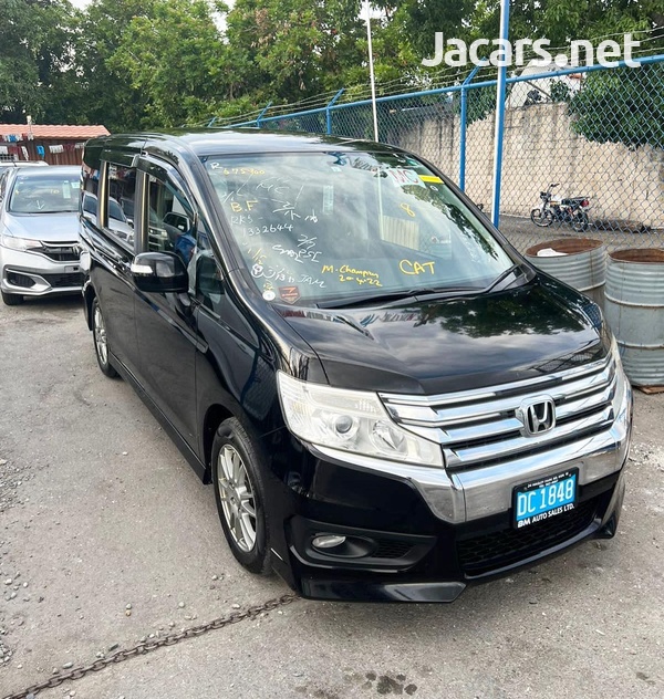 Honda Stepwgn Spada 2,0L 2013-1