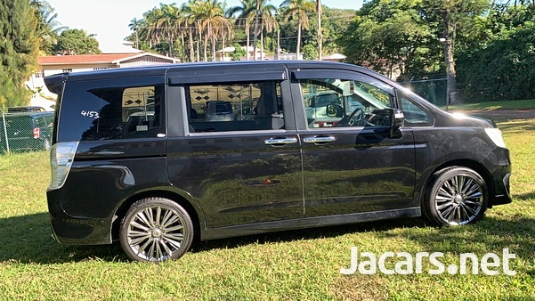 Honda Stepwgn Spada 2,0L 2013-5