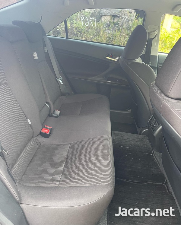 Toyota Mark X 2,5L 2016-7